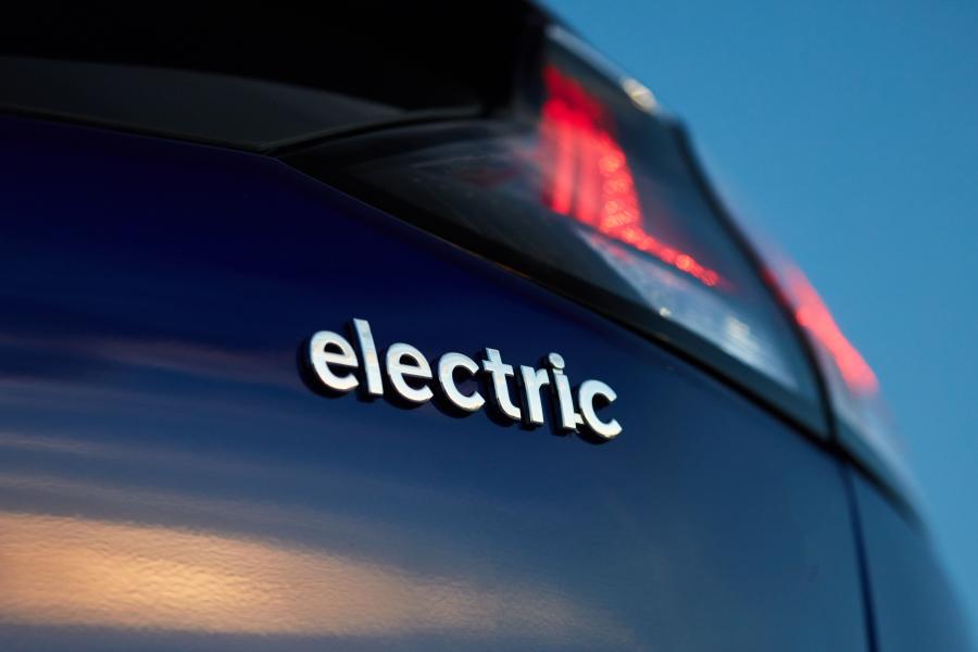 Логотип Hyundai IONIQ electric (AE) 2019 года  (AU) (фото 10 из 35)